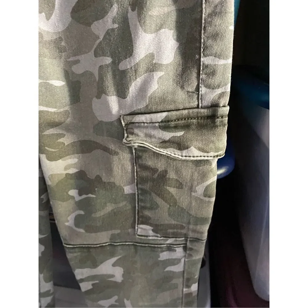 Justice girls, green camo stretch, cargo jeans, size 8